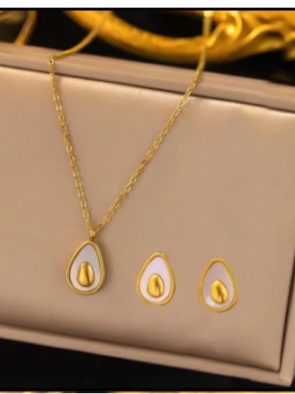 Gold and White Teardrop Pendant Necklace & Stud Earrings Set